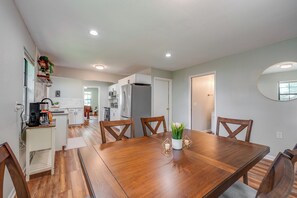 Dining - Charming 3-Bedroom Home, 9 min to FSU (Tallahassee)