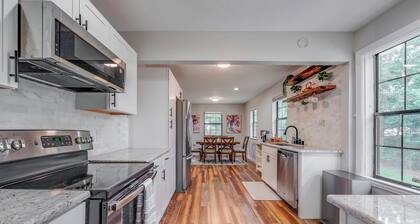 Charming 3-Bedroom Home, 9 min to FSU