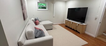 UPTOWN GIRL: FALL IN LOVE! Designer Decorated, New Renovations, Perfect Location