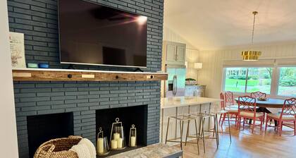 UPTOWN GIRL: FALL IN LOVE! Designer Decorated, New Renovations, Perfect Location