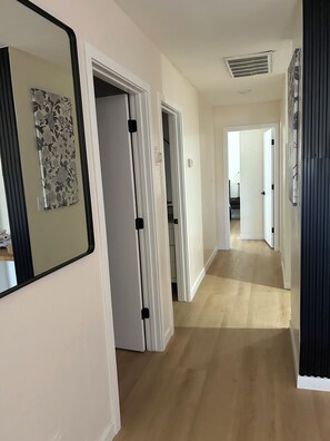 Interior - 3-bedroom Apt in S. PHX 10 mins from Airport with WiFi, AC (Phoenix)