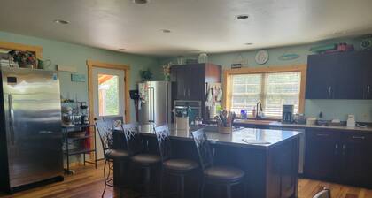 Enjoyable, very private, 2-bedroom house with WiFi in charming Daniel.