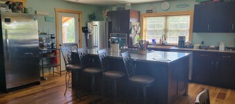 Enjoyable, very private, 2-bedroom house with WiFi in charming Daniel.