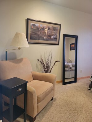 2 bedrooms, iron/ironing board, WiFi, bed sheets