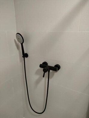 Secador de pelo y toallas