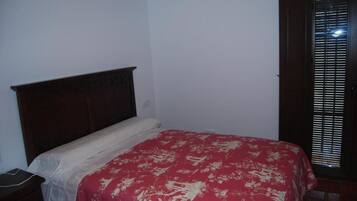 1 slaapkamer, een strijkplank/strijkijzer, internet