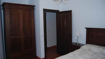 1 bedroom, iron/ironing board, internet