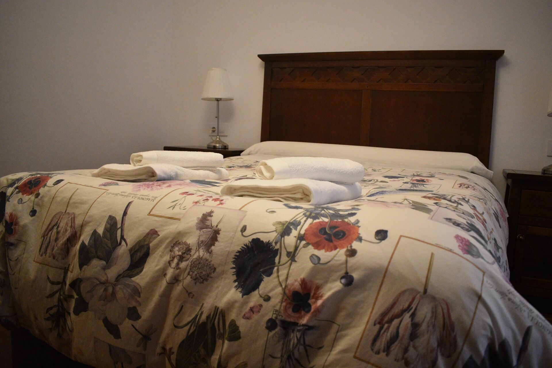 1 dormitorio, tabla de planchar con plancha, Internet