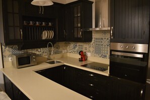 Private kitchen - Bodeguetas 1 bedroom with patio pets welcome (Constantina)