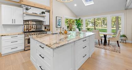 Golfer & Beach Paradise! 5 bedroom home-Ping Pong Table-EV Charger-Wild Horses!