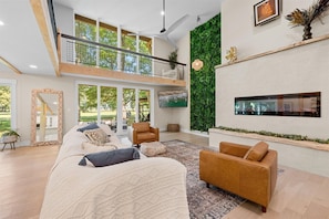 Smart TV, fireplace, table tennis