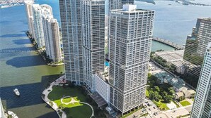 A high-rise building complex with multiple skyscrapers, a marina, and a well-maintained green space. - ICON W BRICKELL COZY STUDIO #2205 (Miami)
