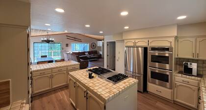 Spacious 5-bedroom house in Arnold with a game room and hot tub