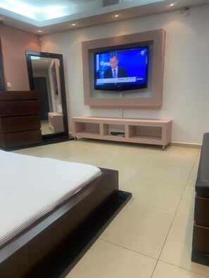 Bügeleisen/Bügelbrett, kostenloses WLAN, Bettwäsche