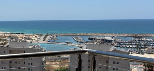 MARINA LUXURY APARTMENT WITH TERRACE EXCEPTIONAL SEA VIEW BEACH 3 MN
