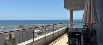 MARINA LUXURY APARTMENT WITH TERRACE EXCEPTIONAL SEA VIEW BEACH 3 MN