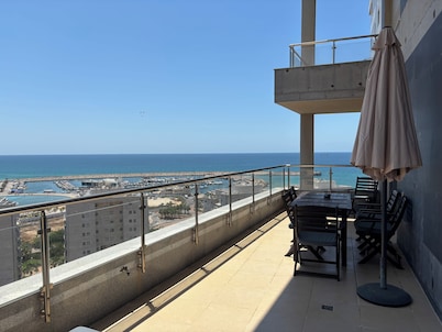 MARINA LUXURY APARTMENT WITH TERRACE EXCEPTIONAL SEA VIEW BEACH 3 MN