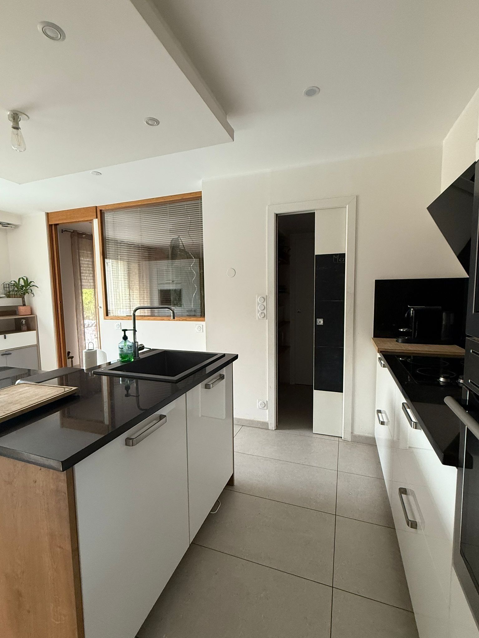 Mikroaaltouuni, uuni, liesi, astianpesukone