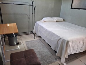 3 bedrooms, free WiFi, bed sheets - Spacious apartment (ss)