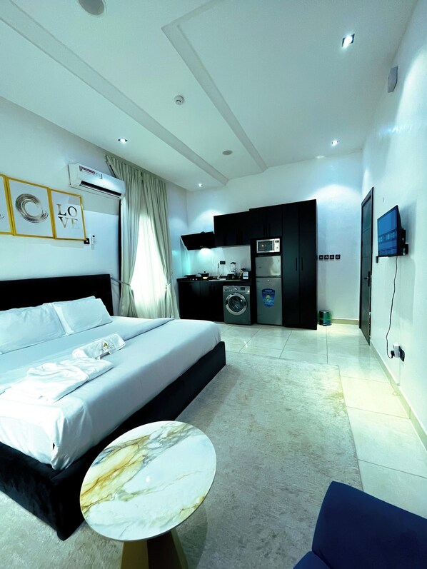 1 bedroom, iron/ironing board, WiFi, bed sheets - Apartment In LekkI (Lekki)