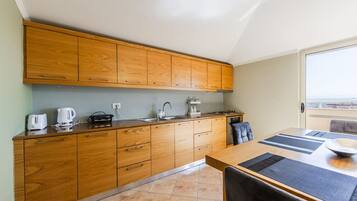 Geladeira, fogão, cooktop, torradeira