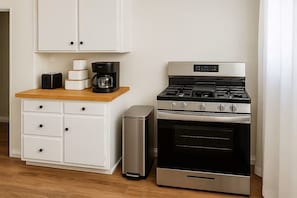 Micro-ondes, four, plaque de cuisson