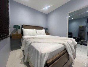 2 bedrooms, iron/ironing board, WiFi, bed sheets