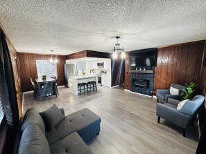 Smart TV, fireplace