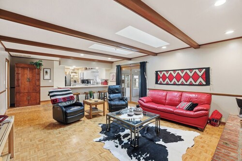 Stunning 4-Bedroom Home with Outdoor Pool & A/C in Ponca City