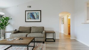 Smart TV y chimenea 