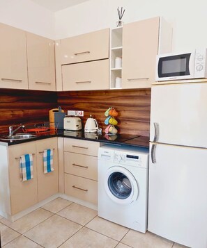 Fridge, microwave, oven, stovetop