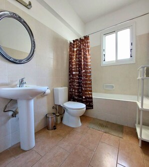 Haartrockner, Handtücher, Seife, Shampoo