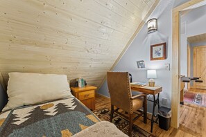 Bureau, fer et planche à repasser, Wi-Fi gratuit, draps fournis