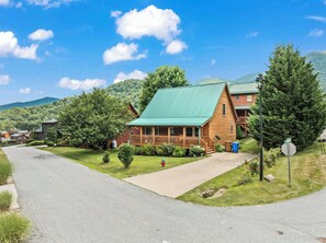 Exterior - Maggie Valley, Tenn, hiking, skiing, tubing, dog-friendly, cozy cabin (Maggie Valley)