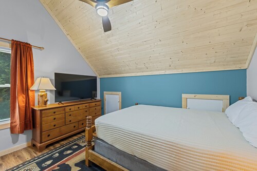 Maggie Valley, Tenn, hiking, skiing, tubing, dog-friendly, cozy cabin