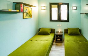 1 bedroom, travel cot, free WiFi - Nice home in Lazy with WiFi (Lazy)
