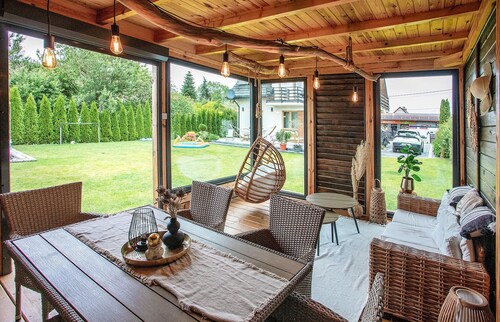 Nice apartment in Nowecin with WiFi