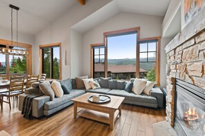 Smart TV, fireplace, video library - Luxury Villa 745I Hot Tub I Great Views I Best Price I FREE Adventures Daily (Winter Park)