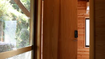 Basic Twin Room, Mountain View | Down comforters, free WiFi, bed sheets