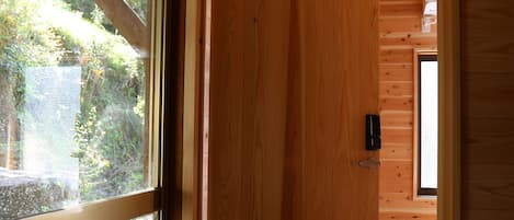 Basic Twin Room, Mountain View | Down duvets, free WiFi, bed sheets