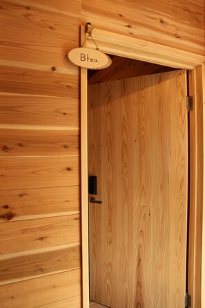 Basic Single Room | Down comforters, free WiFi, bed sheets