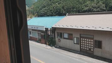 Comfort Single Room, Mountain View | Down comforters, free WiFi, bed sheets