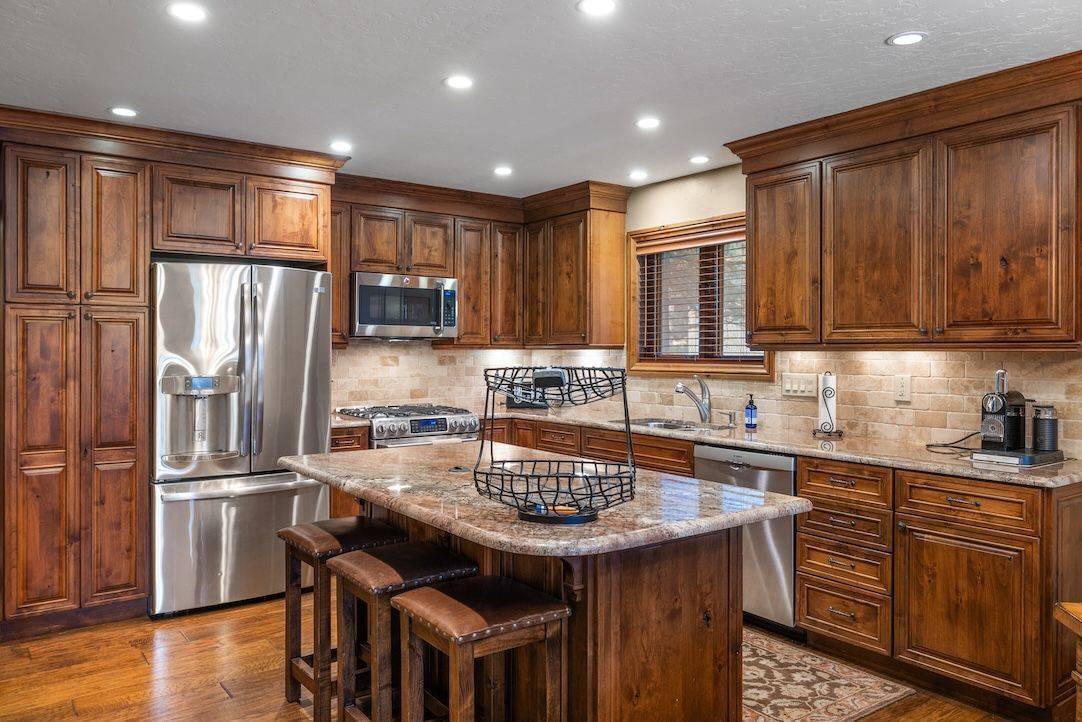 ثلاجة، ميكروويف، فرن، موقد طهي مسطح