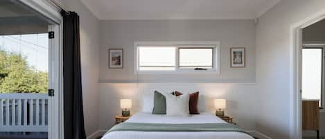 3 slaapkamers, een strijkplank/strijkijzer, wifi, beddengoed