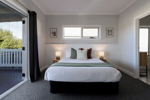 3 slaapkamers, een strijkplank/strijkijzer, wifi, beddengoed