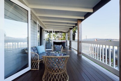 Elegant Beauty Point Home with WiFi & Fireplace