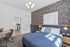 Iron/ironing board, WiFi, bed sheets