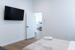 2 bedrooms, iron/ironing board, free WiFi, bed sheets