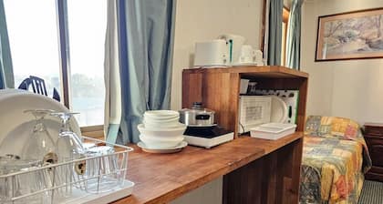 Studio Apartment 2, Lakeview Plaza Motel