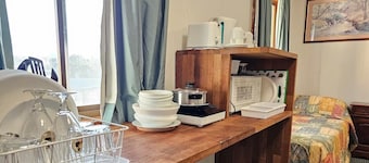 Studio Apartment 2, Lakeview Plaza Motel